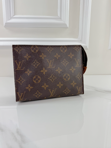 LOUIS VUITTON TOILETRY POUCH 19