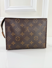 LOUIS VUITTON TOILETRY POUCH 19