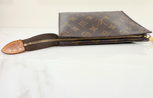 LOUIS VUITTON TOILETRY POUCH 19