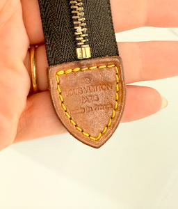 LOUIS VUITTON TOILETRY POUCH 19