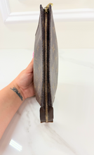 LOUIS VUITTON TOILETRY POUCH 19