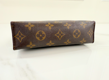 LOUIS VUITTON TOILETRY POUCH 19