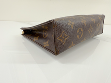 LOUIS VUITTON TOILETRY POUCH 19