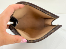 LOUIS VUITTON TOILETRY POUCH 19