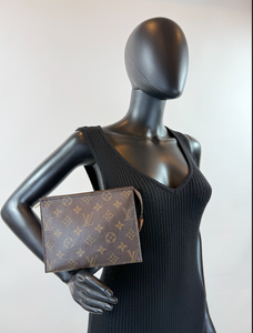 LOUIS VUITTON TOILETRY POUCH 19