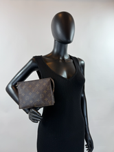 LOUIS VUITTON TOILETRY POUCH 19