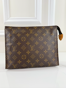LOUIS VUITTON TOILETRY POUCH 26