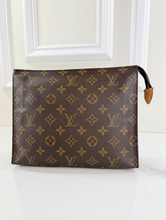 LOUIS VUITTON TOILETRY POUCH 26