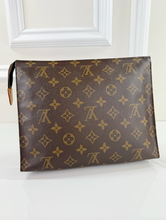 LOUIS VUITTON TOILETRY POUCH 26