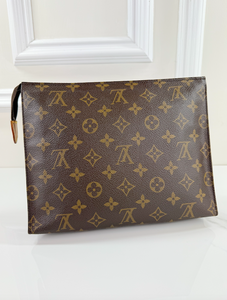 LOUIS VUITTON TOILETRY POUCH 26