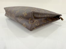 LOUIS VUITTON TOILETRY POUCH 26