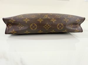 LOUIS VUITTON TOILETRY POUCH 26