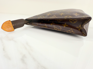LOUIS VUITTON TOILETRY POUCH 26