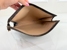 LOUIS VUITTON TOILETRY POUCH 26