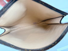 LOUIS VUITTON TOILETRY POUCH 26