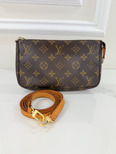 LOUIS VUITTON POCHETTE ACCESSORIES LEATHER CROSSBODY / CHAIN SL1002