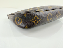 LOUIS VUITTON POCHETTE ACCESSORIES LEATHER CROSSBODY / CHAIN SL1002