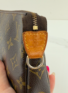 LOUIS VUITTON POCHETTE ACCESSORIES LEATHER CROSSBODY / CHAIN SL1002
