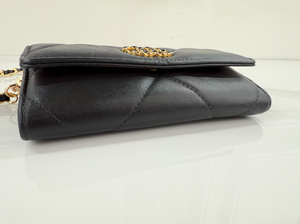CHANEL QUILTEDD CHANEL 19 FLAP WALLET / WOC