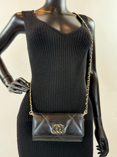 CHANEL QUILTEDD CHANEL 19 FLAP WALLET / WOC