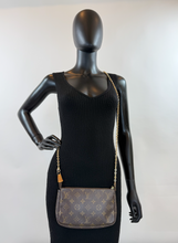 LOUIS VUITTON POCHETTE ACCESSORIES CHAIN CROSSBODY VI1010