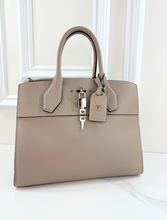 LOUIS VUITTON TAURILLON CITY STEAMER MM GALET