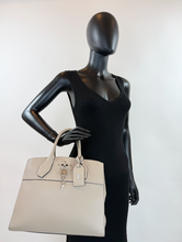 LOUIS VUITTON TAURILLON CITY STEAMER MM GALET