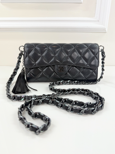 CHANEL QUILTED GUSSET LAMBSKIN FLAP WALLET / WOC (ALL BLACK)