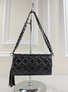 CHANEL QUILTED GUSSET LAMBSKIN FLAP WALLET / WOC (ALL BLACK)