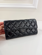CHANEL QUILTED GUSSET LAMBSKIN FLAP WALLET / WOC (ALL BLACK)