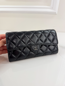 CHANEL QUILTED GUSSET LAMBSKIN FLAP WALLET / WOC (ALL BLACK)