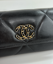 CHANEL QUILTEDD CHANEL 19 FLAP WALLET / WOC