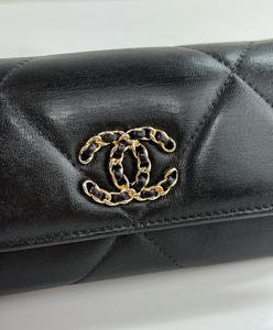 CHANEL QUILTEDD CHANEL 19 FLAP WALLET / WOC