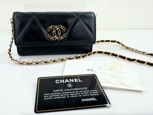 CHANEL QUILTEDD CHANEL 19 FLAP WALLET / WOC
