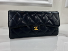 CHANEL QUILTED GUSSET LAMBSKIN FLAP WALLET / WOC (BLACK & GOLD)