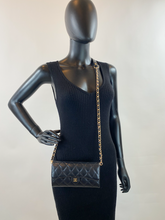 CHANEL QUILTED GUSSET LAMBSKIN FLAP WALLET / WOC (BLACK & GOLD)