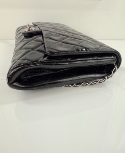 CHANEL PATENT QUILTED CLUTCH WITH CHAIN FLAP