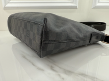 LOUIS VUITTON MICK PM DAMIER GRAPHITE SR0117