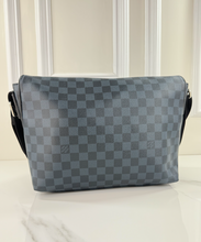 LOUIS VUITTON MATCHPONT MESSENGER COBALT DE