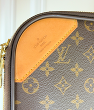 LOUIS VUITTON PEGASE 70 ROLLING LUGGAGE