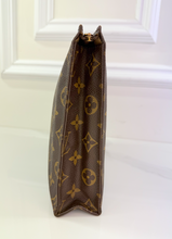 LOUIS VUITTON TOILETRY POUCH 26 TH871