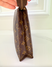 LOUIS VUITTON TOILETRY POUCH 26 TH871