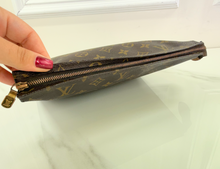 LOUIS VUITTON TOILETRY POUCH 26 TH871