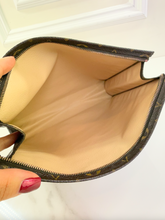 LOUIS VUITTON TOILETRY POUCH 26 TH871