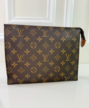 LOUIS VUITTON TOILETRY POUCH 26 TH871