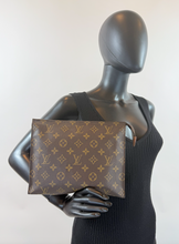 LOUIS VUITTON TOILETRY POUCH 26 TH871
