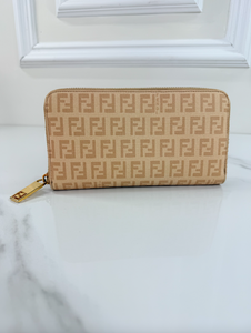 FENDI ZUCCHINO ZIP AROUND WALLET IN BEIGE