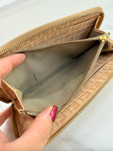 FENDI ZUCCHINO ZIP AROUND WALLET IN BEIGE