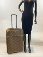 LOUIS VUITTON PEGASE 70 ROLLING LUGGAGE