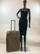 LOUIS VUITTON PEGASE 70 ROLLING LUGGAGE